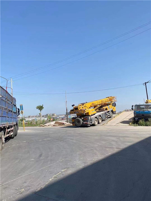 临夏市25吨吊车的租赁价格大概是多少？